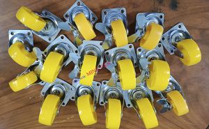 Bộ 4 bánh xe vàng 5F 6F 2 vòng bi xoay 360 độ chất liệu thép bánh xe bằng nhựa vàng cao cấp 2 loại không khóa có khóa
