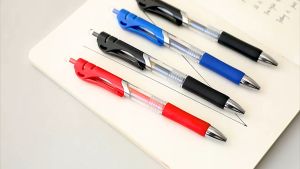 Pena Gel o.5 mm Alat tulis perlengkapan Sekolah  berbagai warnaa pilihan merah hitam biru MK606