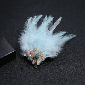 Elegant Luxury Feather Brooch Pin Fashionable Vintage Crystal Plume Womens Stylish Accessory for Evening Parties