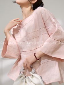 PlumJan | Áo Thun cổ tròn rộng màu hồng có lỗ hổng