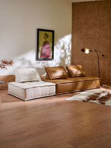 โซฟาแบบมีโครงเหล็กทรงสี่เหลี่ยมแบบแบ่งส่วนได้ ผิวหนังวัวชั้นบนแท้ โซฟาแบบมีโครงเหล็กสำหรับห้องนั่งเล่นขนาดเล็ก สไตล์เรียบง่าย สไตล์สากล