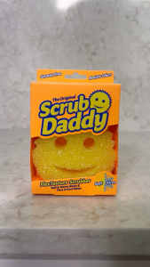 Scrub Daddy รุ่น Essential ฟองน้ำอเนกประสงค์สีเหลืองนำเข้าจากอเมริกา🇺🇸 แพคเดี่ยว ฟองน้ำหน้ายิ้ม (แพค 1 ชิ้น)