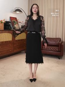 Lace-spliced Elastic-waist A-line Skirt