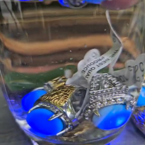 [TRENDS COD] CINCIN BATU AKIK BLUE SAFIR. BISA NYALA MENYALA DIDALAM AIR SULAP GIMMICK MERAH DELIMA FOSFOR AIR MENYALA - RING TITANIUM ANTI KARAT