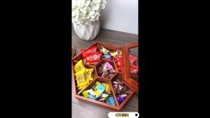 Khay Đựng Mứt Tết Bằng Gỗ Hương Nắp Kính Lục Giác Trong Suốt - CTH591