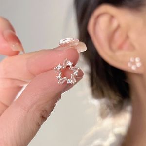 ต่างหูดาวซิลิคอนพรีเมี่ยมรูปทรงว่างหรูหรา ดีไซน์เก๋ไก๋ เครื่องประดับแฟชั่นสำหรับผู้หญิง