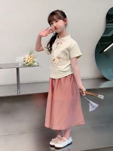 WANDER เสื้อเด็กหญิง ชุดแฟชั่นเด็กผู้หญิง การออกแบบลวดลายย้อนยุค สาวฤดูร้อนบางผ้าฝ้ายโบราณสไตล์จีนใหม่ปักแขนสั้นกางเกงขากว้างสองชิ้น