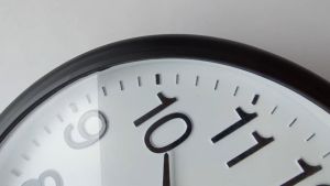 Jam Dinding DEKKO Diameter Besar 32cm Polos Kaligrafi Angka Timbul Chrome Gold Silver White Black