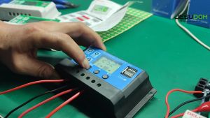 Solar Charge Controller PWM System 60A 40A 30A 10A Automatic Recognize 12V/24V with Sistem Proteksi