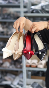 Giày Cao Gót Nữ 7cm Da Bóng Phối Nơ Đính Ngọc Thời Trang Pixie H476