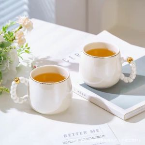 แก้วเซรามิคหรูหรา แก้วน้ำสำหรับใช้ในสำนักงาน มูลค่าทางสุนทรีย์สูง ห้องนั่งเล่นในบ้าน ถ้วยชา ใหม่ 2025 ดีไซน์ หูจับเดี่ยว