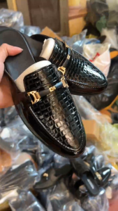 Giày Sục Nam da bóng dập vân Ô Vuông độc lạGiày Sục Nam phong cách thời trang đẹp