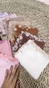 Koyu Hijab Segiempat Viney Jepang Lace ( Bunga ) Embroidery