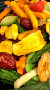 Mr.Squirrel Dried Mixed Fruits And Veggies 14-In-1 250g Dried Fruits Vegetable Chips Mix Healthy Snacks Can/Pack