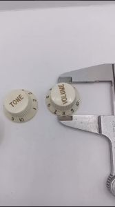 Knob Bell Hat Gitar Stratocaster Putih