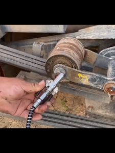 Grease Gun Coupler locks onto Zerk fittings. Grease goes in not on the machine.Rated 10000 PSI. Long-lasting rebuildable tool