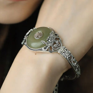 Retro S925 Silver Floral Engraving Bracelet Womens Safety Buckle Design Vintage Style Fashion Jewelry Hand Accessory
