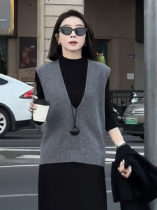 Gray Knitted V-Neck Vest Womens Fashion Loose Layering Sleeveless Top Spring New Arrival Business Casual Solid Color