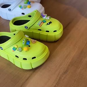 Xishop  ส่งในไทย  การ์ตูนติดรองเท้าแฟชั่นมีให้เลือกหลากหลายแบบมาก ใครชอบแบบไหนแนวไหนบอกเลยว่าเลือกได้แบบฉ่ำๆ   ซื้อเลย พร้อมส่งน้า