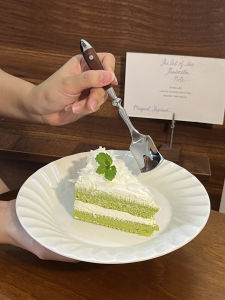 French Style Ceramic Dessert Plate Restaurant Quality Wave Edge Sweet Treats Dish Vintage Ruffle Trim Dinnerware round Shape