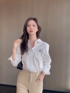 Korean version womens long sleeved loose fitting blouse with embroidery retro style top