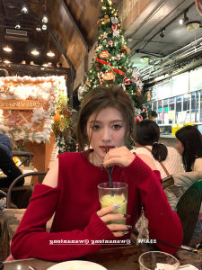 YUANYA | Áo Sweater Trễ Vai Màu Đỏ Năm Mới