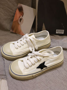 รองเท้าผ้าใบสีขาวทรงแบนสำหรับผู้หญิง ทรงหุ้มข้อต่ำ ส้นแบน รองเท้าผ้าใบสีขาวสไตล์เกาหลี ทรงหัวมน ผูกเชือก ฤดูใบไม้ร่วง 2023