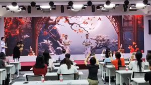 daidai (Ready Stock) White Long Sleeve Cheongsam Dress Elegant Traditional Dinner Wedding Qipao 旗袍高端走秀年轻长款连衣裙青花瓷改良大码高雅气质
