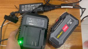 ที่ชาร์จสำหรับแบต OSUKA // D