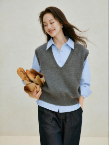 INMAN | Slim V-Neck Layered Wear Intellectual Style Knitted Sweater Vest