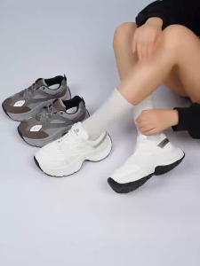 จัดส่งในกรุงเทพฯ รองเท้าผ้าใบลำลองผู้หญิง รองเท้าพื้นหนาผูกเชือก ดีไซน์ทันสมัย สูง5ซม.ลำลองนุ่มระบายอากาศได้ดีผู้นำแฟชั่น