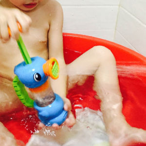 Cikoo | Water Spraying Bath Toy