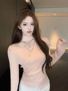 GUZILIAN | Unique Lace Patchwork V-neck Womens Base Shirt Inner Wear Milk Powder Color Knitted Sweater Slim Fit Bubble Sleeve Thickened Autumn Winter Top