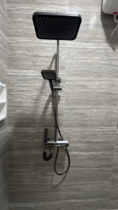 Shower Kamar Mandi Full Set Tampilan Digital LED Panas Dingin Platform Besar Aluminium