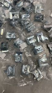 กลอนหางปลา หนา 3 มิล กลอนประตูหมู กลอนหางปลา สำหรับประตูสัตว์เลี้ยงเหล็กชุบกาวาไนท์ ทนใช้