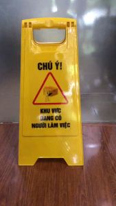 Biển báo chữ A di động cảnh báo khu vực có người làm việc