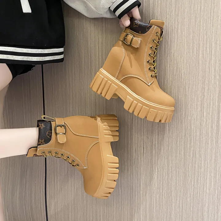 Platform%20Heel%20Women's%20Boots%20-%20Image%202