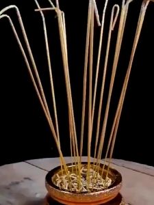 PEPO -【Ready Stock】黄金卷钱香 无烟款 无掉落灰 环保 无毒安全 (长:33cm/39cm 重:250g/500g) Golden Curl Joss Stick