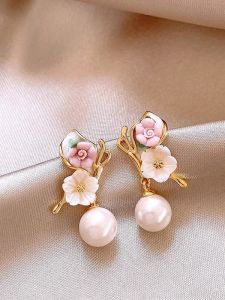 Butterfly Pearl Stud Earrings Womens Fashion Summer Flower Design Unique Small Audience Stylish Jewelry Ear Decorations