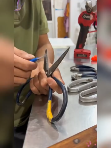 เครื่องมือลับมีด มัลติฟังก์ชั่น ด้ามจับกันลื่น บดง่าย ใช้งานง่าย เครื่องมือลับคม