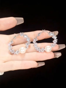 ต่างหูคริสตัลไข่มุกหรูหราแบบใหม่ปี 2024 สำหรับผู้หญิง เครื่องประดับหูแบบเข็มเงิน ต่างหูแบบมีเพชรเต็มใบ แฟชั่นอเนกประสงค์