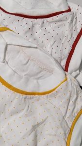 Singlet Oblong Merk USAGI Motif Polkadot / Bintik