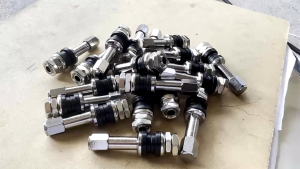 HEXMA จุ๊บเลส อย่างดี แบบตรง-ยาว ทำจากสแตนเลส ทนทาน ไม่เป็นสนิม สำหรับใส่กับวงล้อแม็ก