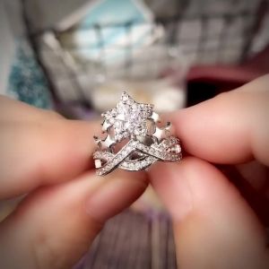 Huitan Chic Star Design Womens Rings with Dazzling Cubic Zirconia Romantic Wedding Party Finger-rings Gift Newly Trendy Jewelry