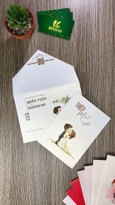 24A31 - Thiệp cưới dạng ngang 18.5x12.5cm chất liệu giấy Ánh Kim Thơm dày 210gsm (đã bao gồm in nội dung)