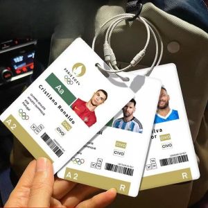 ป้ายพวงกุญแจห้อยกระเป๋า & แขวนแท็กปารีส2024เกมโอลิมปิกบัตรการแข่งขันนักกีฬาเมสซี่ค. โรนัลโด้เนย์มาร์ผู้เล่นฟุตบอลกระเป๋าเก็บบัตร + เหล็กบัตรนักเดินทางผู้เล่นของขวัญ