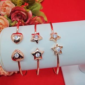 กำไล C สีนาก คละแบบ ฟรีไซส์ ปรับขนาดได้ ชุบนาก สีพิ้งโกลด์ ทำจากทองเหลือง ใส่ได้ทุกโอกาส รูปถ่ายจากสินค้าจริง