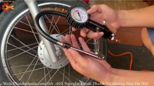 Đồng Hồ Bơm Lốp Dạng Bóp Tay-Đầu Bơm Cứng