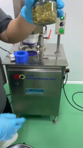 น้ำพริกหนุ่ม ย่างเตาถ่าน สูตรดั้งเดิม ไม่ใส่ปลาร้า ไม่ใส่สารกันบูด  ขนาด 100 กรัม ** 1 กระปุก