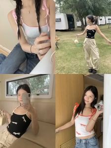 พร้อมส่ง💗เสื้อครอปสายเดี่ยว🎀 Croptopเสื้อสายเดี่ยวผูกไหล่ ผ้าเรยอน สกีนลายโบว์ Y2K สไตล์เวียดนาม ชุดไปชายหาดไปคาเฟ